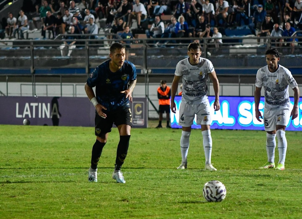 Il Latina conquista tre punti cruciali battendo il Siracusa (2-1)