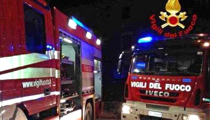Incendio di cinque auto nel quartiere Q4: si sospetta dolosità