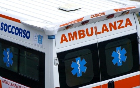 Incidente tra veicoli e trattore sulla Pontina, traffico bloccato