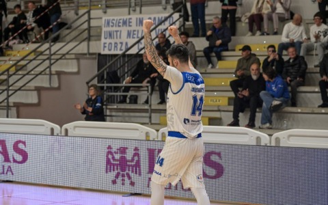 La Benacquista Latina conquista il primato battendo Chiusi 84 a 81