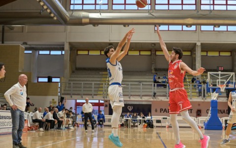 La Benacquista Latina trionfa su Costa Imola e mantiene il primato (73 a 63)