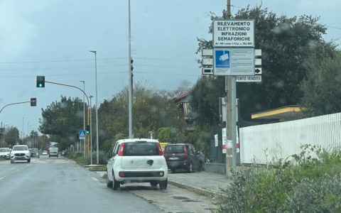 Nuovo semaforo su via Provinciale per Latina-via Enrico Toti, sicurezza al primo posto