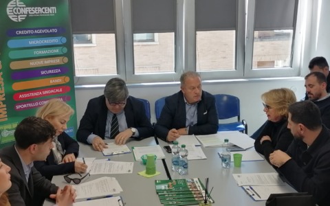 Sambucci (FdI): “Occorre rilanciare il commercio di vicinato a Latina”