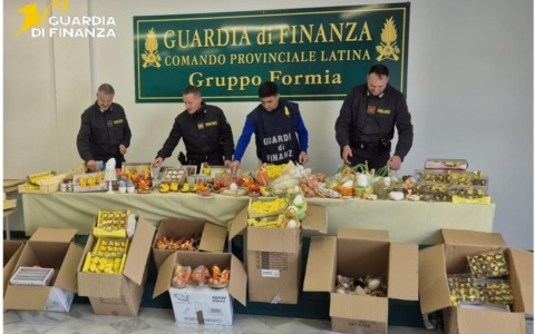 Sequestrati prodotti pasquali non conformi in un emporio