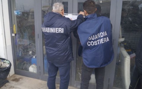 Sequestro di un rimessaggio nautico abusivo su terreno agricolo
