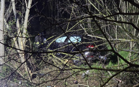 Tre giovani illesi dopo un’auto fuori strada in strada Piccarello