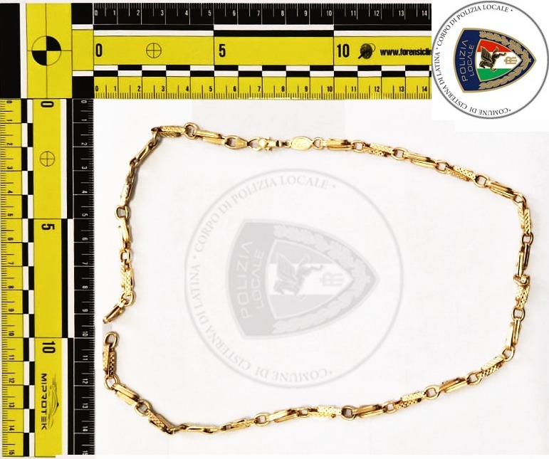 Un pendolare derubato di una collana d’oro: arrestato un giovane, due denunciati