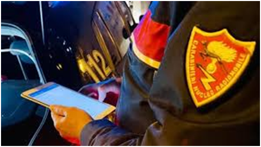 Uomo di 74 anni tampona due auto: denunciato per guida in stato di ebbrezza