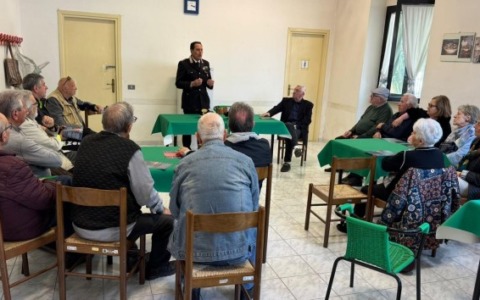 Carabinieri informano sugli inganni ai danni degli anziani