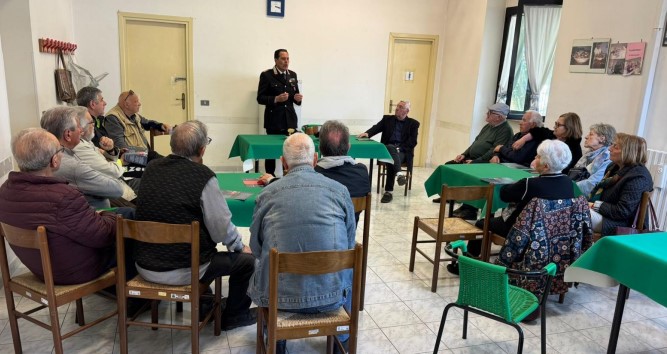 Carabinieri informano sugli inganni ai danni degli anziani