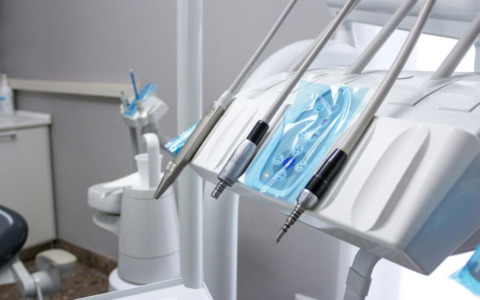 Cos’è l’implantologia dentale: tutto quello che devi sapere prima di un impianto