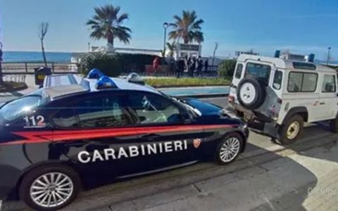 Denunciato un 43enne per atti osceni in spiaggia
