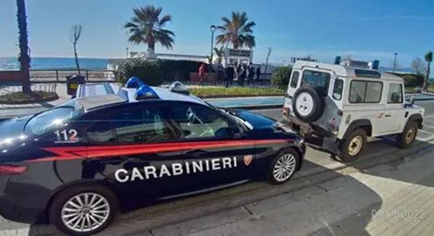 Denunciato un 43enne per atti osceni in spiaggia