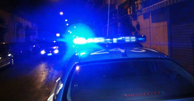 Due veicoli distrutti dalle fiamme nel quartiere Q5: indagini in corso