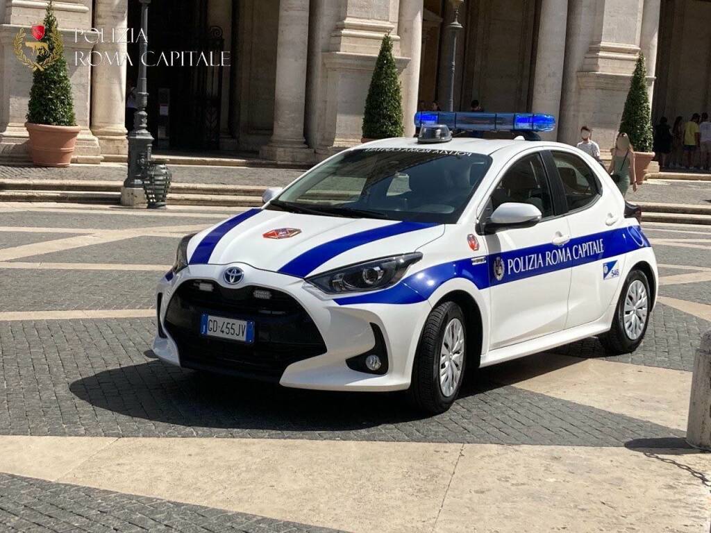 Fiat 500 X sottratta a noleggio: la Polizia Locale rintraccia e denuncia un 37enne