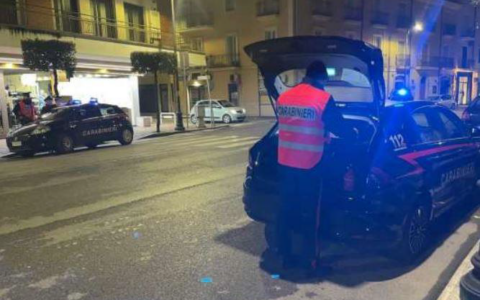 Giovane trovato con un martello in auto e denunciato