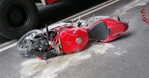 Grave incidente tra moto e auto: ferito il segretario dell’Ugl Armando Valiani