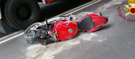 Grave incidente tra moto e auto: ferito il segretario dell’Ugl Armando Valiani