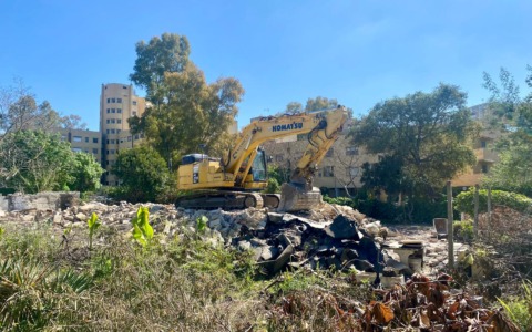 Iniziati i lavori per la rotatoria in viale Le Courbusier dopo la demolizione della casa al “collo d’oca”