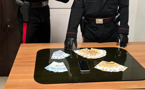 Richiesta di rimborso per debito del figlio della vittima, un uomo arrestato