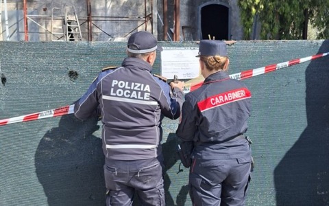 Scoperta e sequestro di una discarica abusiva con rifiuti pericolosi