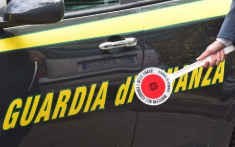 Sequestrata una tonnellata di tabacco pakistano “Snus” in un magazzino ad Aprilia