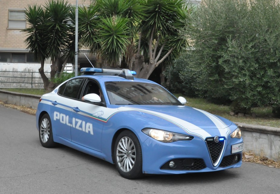 Sequestrati 7 kg di hashish, due persone arrestate dalla Polizia di Stato