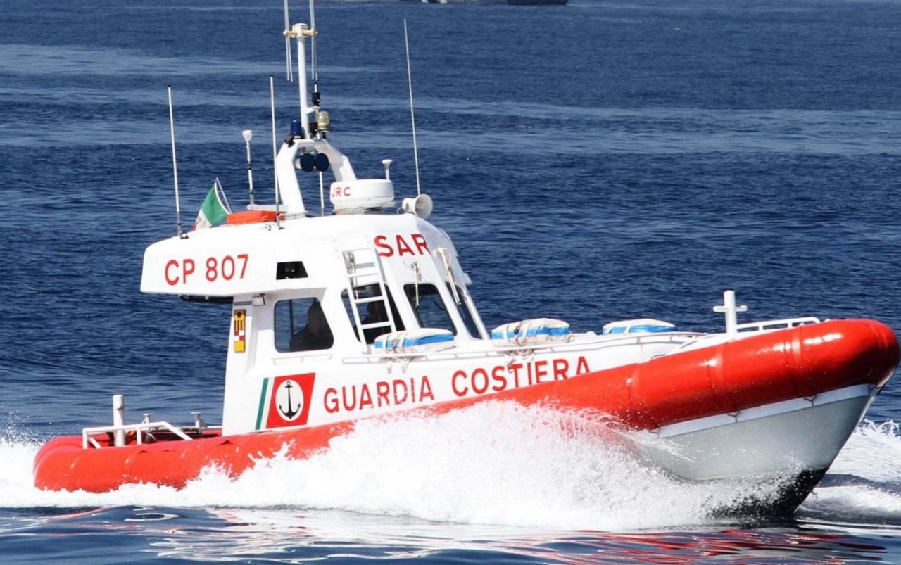 Sequestro di rifiuti speciali da parte della Guardia Costiera