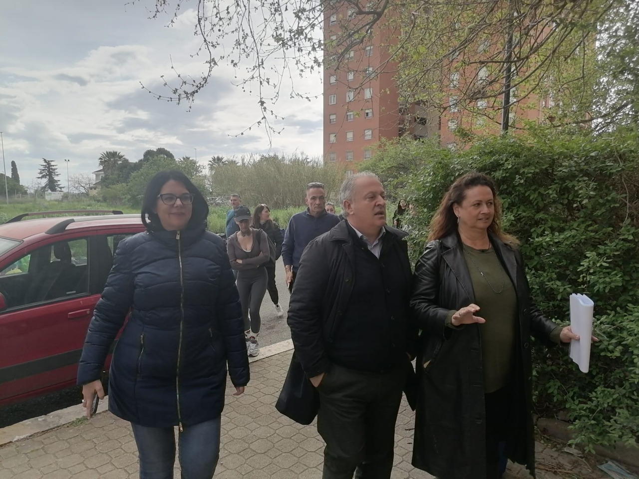 Sopralluogo a Palazzina Ater di via Londra da parte dei consiglieri Sambucci e Mari