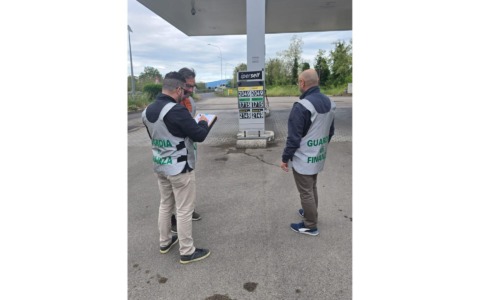 Stretta sui prezzi dei carburanti: controlli e sanzioni in arrivo
