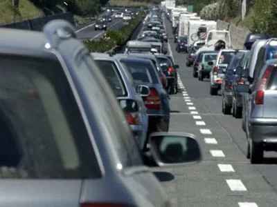 Traffico paralizzato da incidenti e nebbia nella mattinata