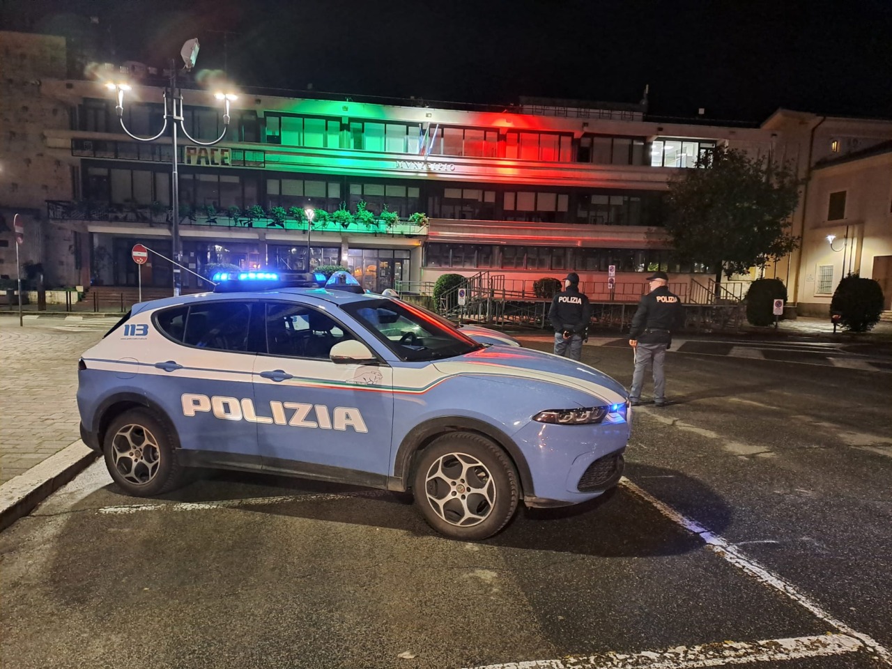 Tre stranieri denunciati con armi in auto