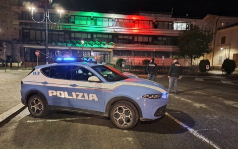 Tre stranieri denunciati con armi in auto